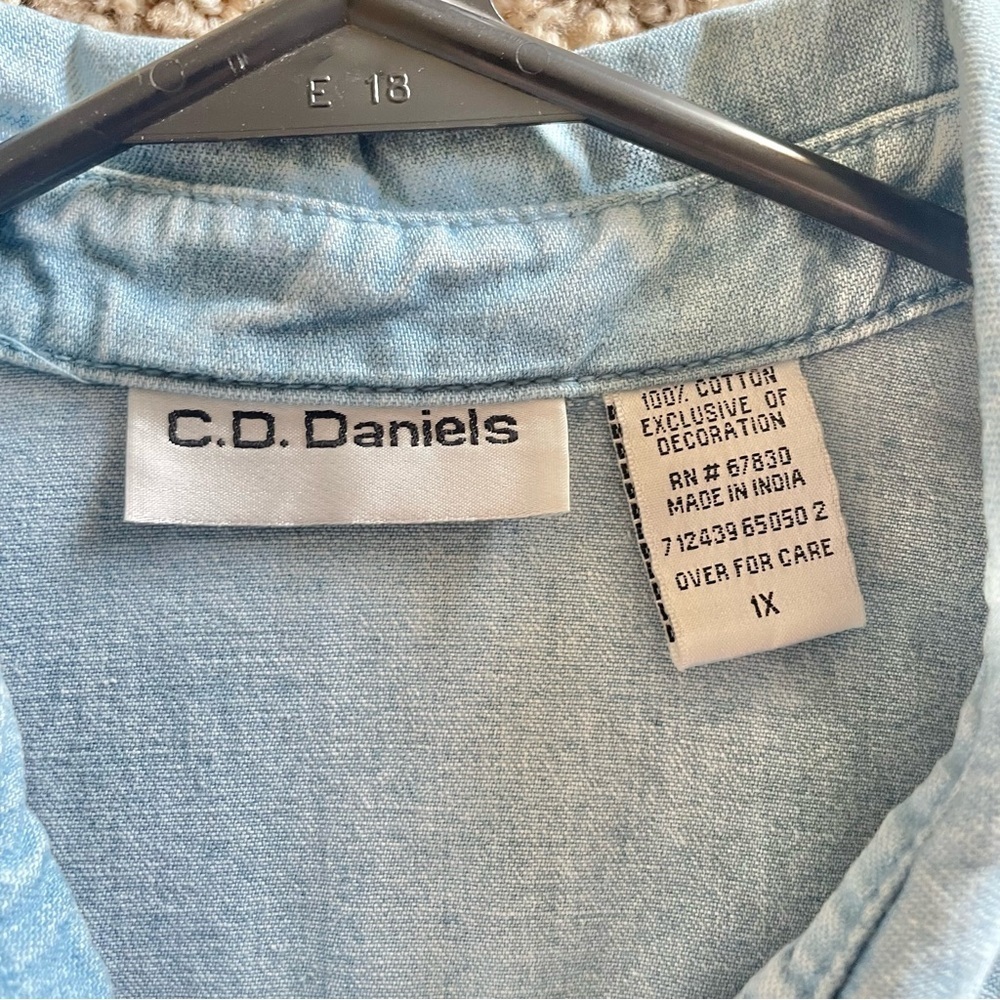 C.D. Daniels Denim Shirt Women’s 1X Blue Zip Up Rhinestone Pockets VTG Cottage - Picture 3 of 16